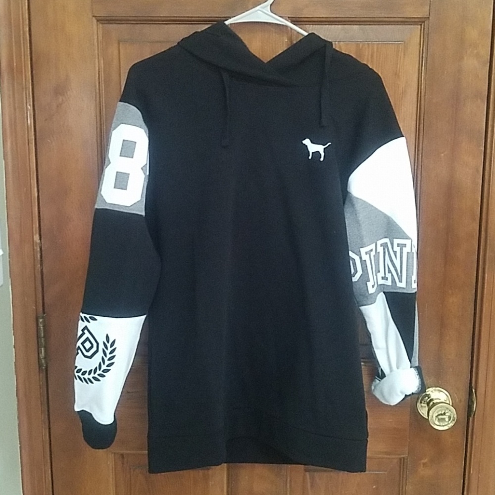 VS PINK HOODED SWEATSHIRT